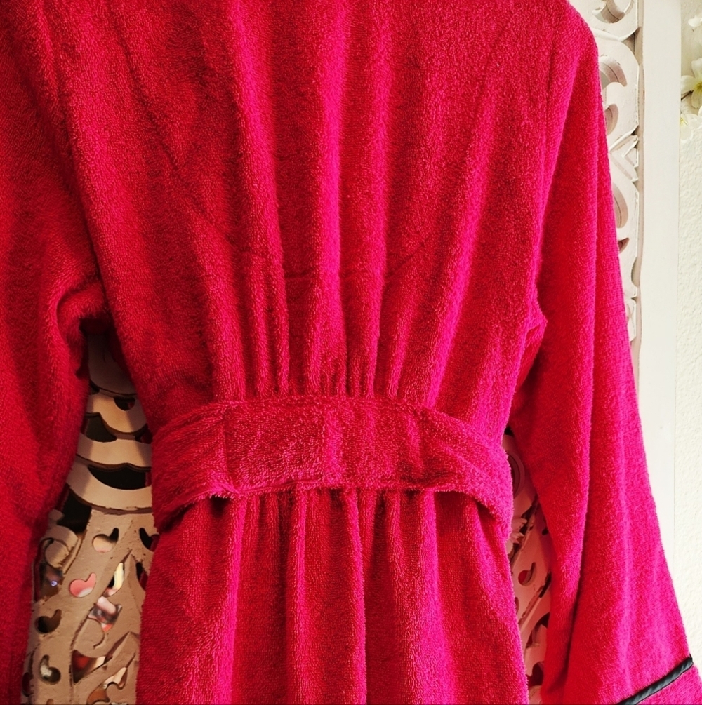 BETSEY JOHNSON INTIMATE ROBE HOT PINK & BLACK SATIN ACCENTS NWT SIZE MEDIUM - Picture 15 of 16